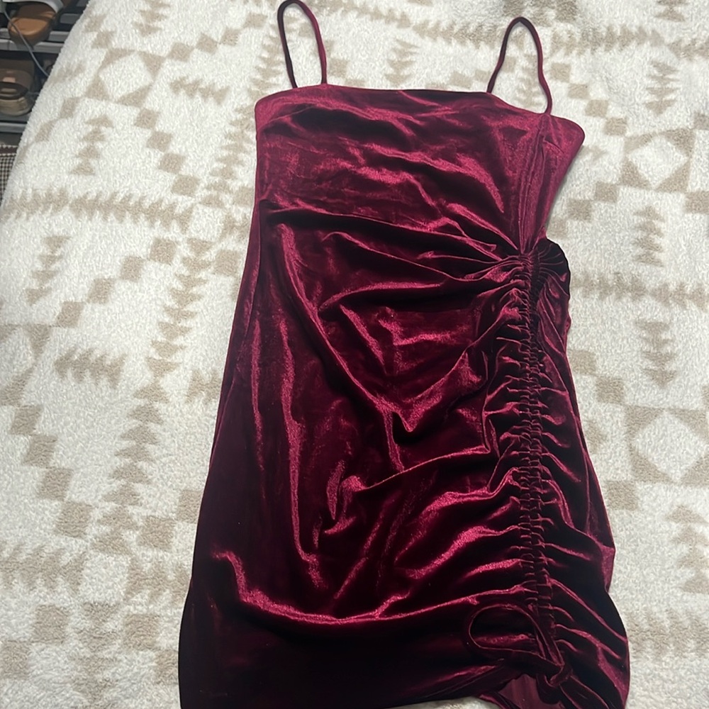 Windsor Maroon Velvet Homecoming Dress